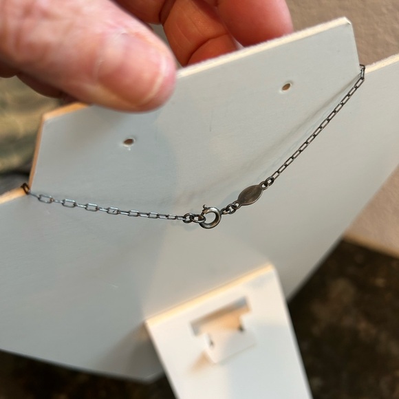 Blue necklace and earring set. Blue colored gems with tiny diamond like stones - Picture 7 of 8